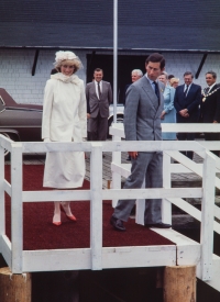 Diana takes time for one more smile as she Charles prepare to board the royal barge. St. Andrews, NB
