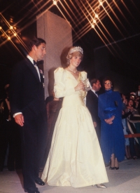 Charles & Diana attend a dinner hosted by the province of Newfoundland.